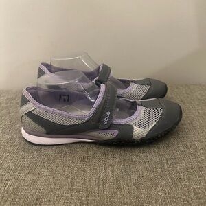 Ecco Women’s Gray Purple Mary Jane Walking Shoe Size 9